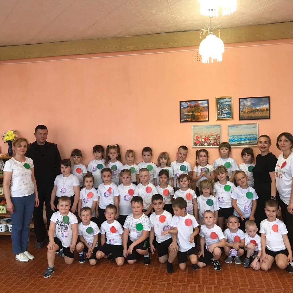 Спортивная эстафета по правилам дорожного движения Спортивная эстафета по правилам дорожного движения