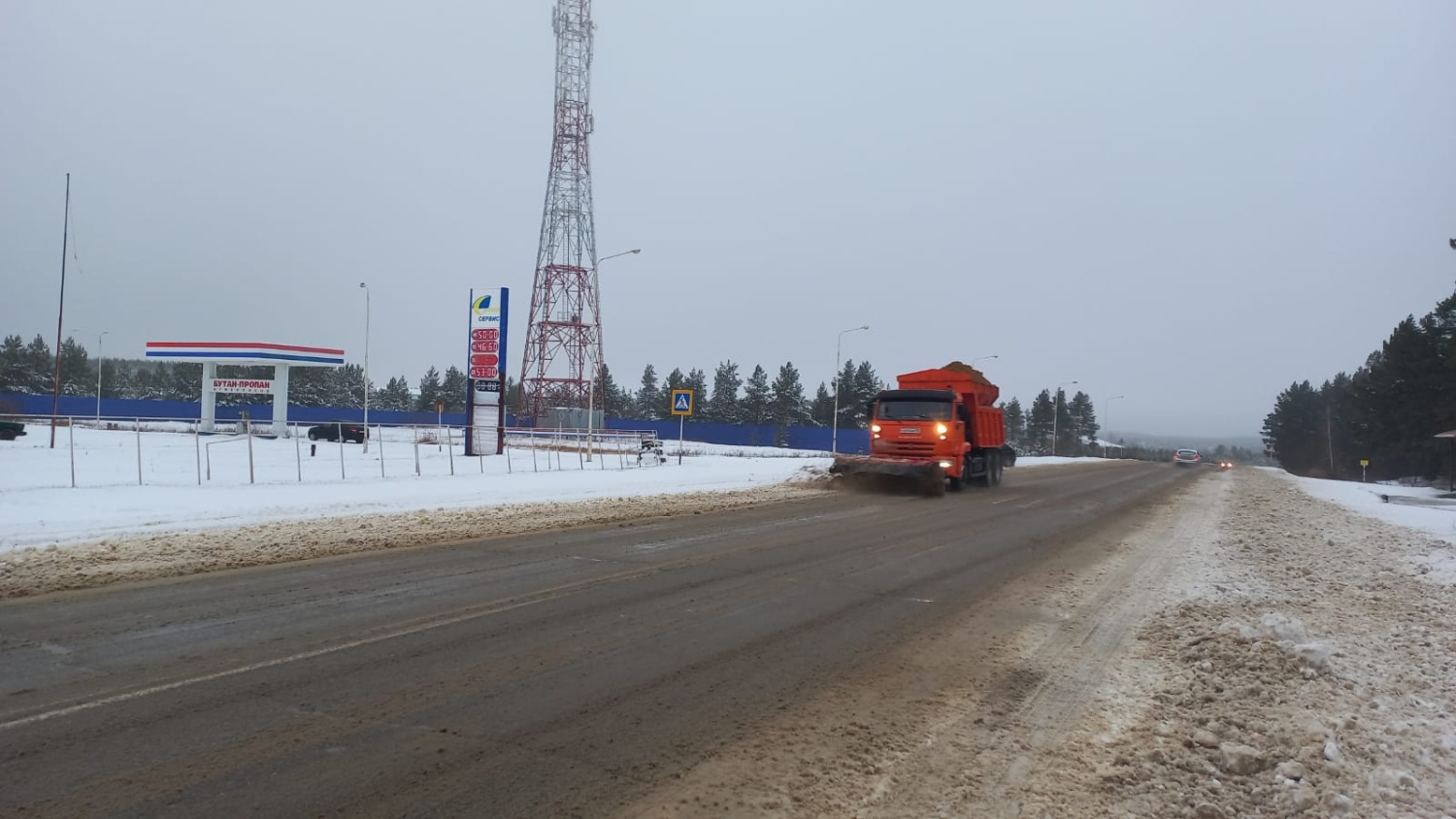 В Камешкирском районе ведутся работы по очистке автомобильных дорог от снега В Камешкирском районе ведутся работы по очистке автомобильных дорог от снега