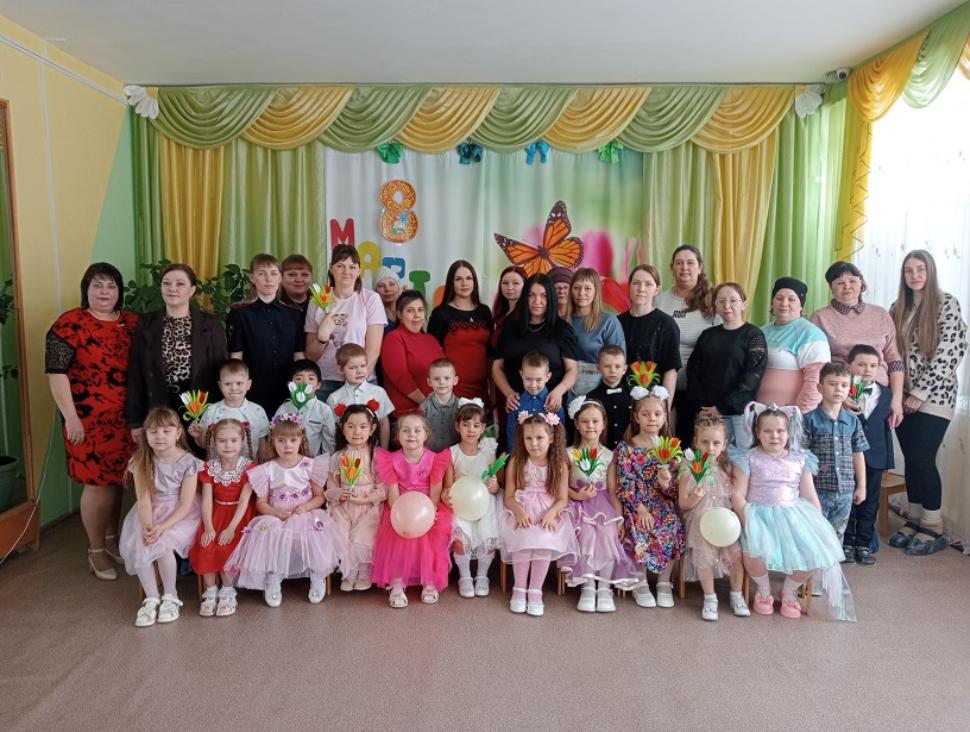В детском саду №2 с. Русский Камешкир прошли утренники «Мамочке любимой»