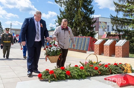 На центральной площади села Русский Камешкир прошло торжественное мероприятие, посвященное 80-летию Победы в Великой Отечественной войне На центральной площади села Русский Камешкир прошло торжественное мероприятие, посвященное 80-летию Победы в Великой Отечественной войне