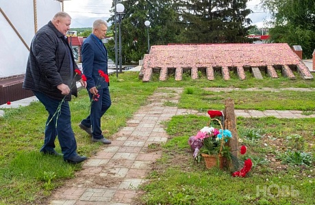 Памятное мероприятие у монументов героям Великой Отечественной войны, СВО и воинам-интернационалистам Памятное мероприятие у монументов героям Великой Отечественной войны, СВО и воинам-интернационалистам
