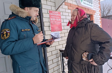 На территории Камешкирского района продолжается профилактическая работа, направленная на доведение до граждан основных требований пожарной безопасности при использовании отопительного оборудования.