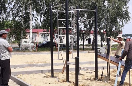 Продолжаются работы по благоустройству общественной территории в с.Чумаево