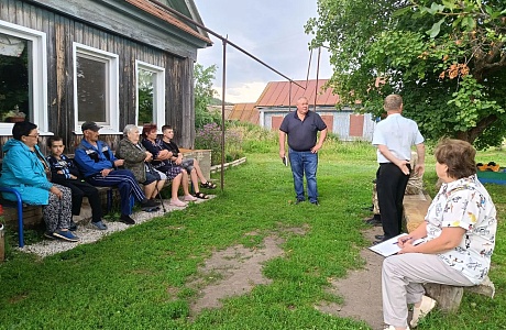Глава Камешкирского района Дмитрий Мануковский провел встречи с жителями д.Дмитриевка и с.Лапшово