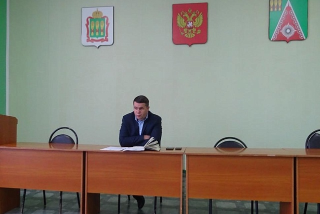 Глава администрации Камешкирского района  Павел Мигин провел совещание с руководителями предприятий  по вопросу соблюдения мер, направленных на борьбу с распространением коронавирусной инфекции