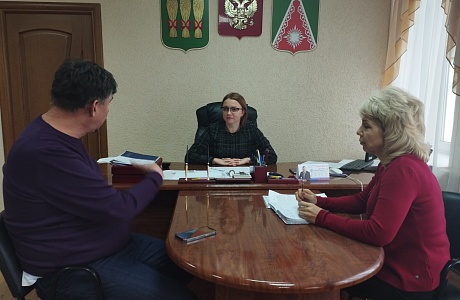 Исполняющая обязанности Главы  администрации Камешкирского района Ольга Белянина встретилась с учредителем ООО Колосок
