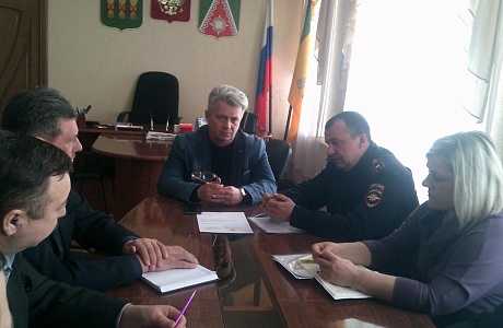 Глава администрации Камешкирского района Сергей Хазов провел рабочее совещание