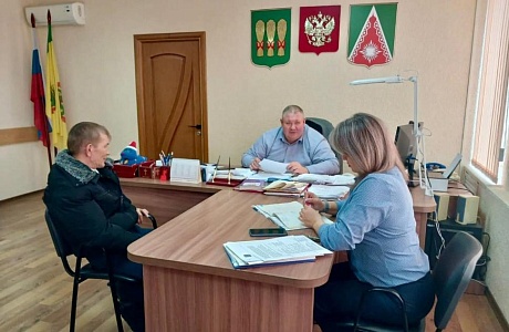 Глава Камешкирского района Дмитрий Мануковский провел прием граждан по личным вопросам