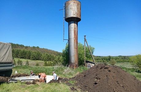 В селе Покровка Камешкирского района проводятся работы по установке водонапорной башни В селе Покровка Камешкирского района проводятся работы по установке водонапорной башни