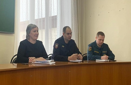 Совещание территориальной избирательной комиссии с сотрудниками МВД, МЧС Совещание территориальной избирательной комиссии с сотрудниками МВД, МЧС