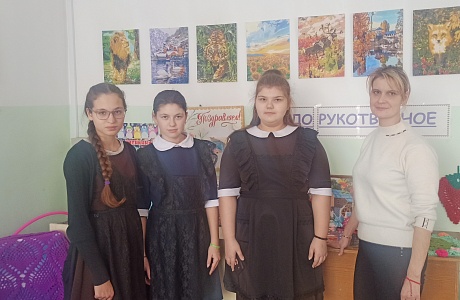 Методист Старочирчимского сельского филиала МБУК "МЦРДК Камешкирского района Пензенской области" Соколова Т. В. Провела беседу с 7 классом о видах рукоделия, рассказав о техниках выполнения, и о местных рукодельницах.