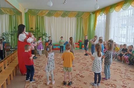 «Масленица идёт, блин, да мёд несёт!»