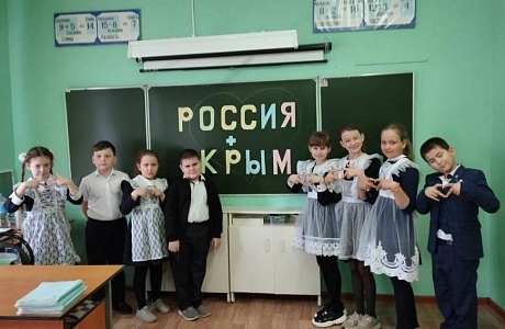 В школах прошли Разговоры о важном», посвящённый теме «День воссоединения Крыма и Севастополя с Россией. 100-летие Артека» В школах прошли Разговоры о важном», посвящённый теме «День воссоединения Крыма и Севастополя с Россией. 100-летие Артека»
