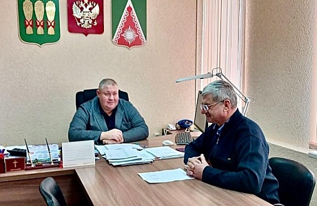 Глава Камешкирского района Дмитрий Мануковский  встретился с исполняющим обязанности директора Камешкирско-Лопатинского лесничества