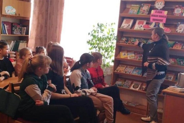 Обзор книжной выставки «К нам новая  книга пришла»