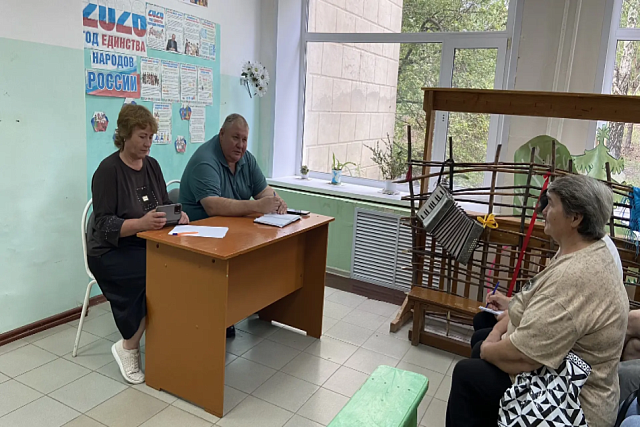Глава Камешкирского района Дмитрий Мануковский продолжает проводить встречи с жителями Камешкирского района Глава Камешкирского района Дмитрий Мануковский продолжает проводить встречи с жителями Камешкирского района