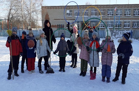 Весёлые старты на снегу на игровой площадке МБОУ ООШ с.Новое Шаткино Весёлые старты на снегу на игровой площадке МБОУ ООШ с.Новое Шаткино
