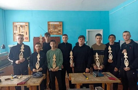 Обучающиеся попробовали себя в профессии столяр Обучающиеся попробовали себя в профессии столяр