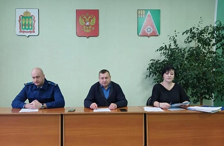 Прошло очередное заседание Комиссии по делам несовершеннолетних и защите их прав 