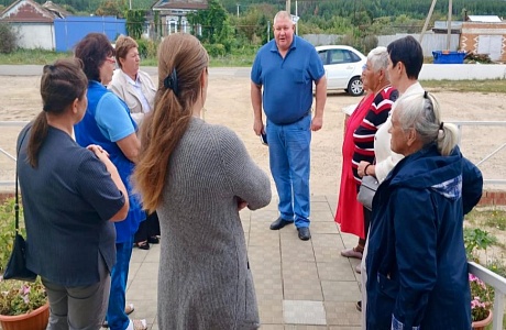 В селе Русский Камешкир состоялись две встречи с населением