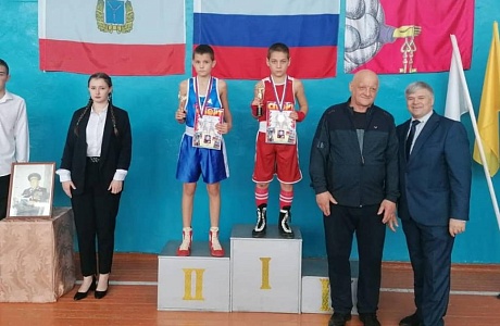 Боксёр из Камешкирского района занял первое место в соревнованиях по боксу в г. Петровск Боксёр из Камешкирского района занял первое место в соревнованиях по боксу в г. Петровск