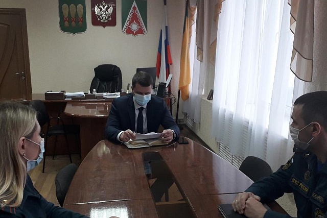 Глава администрации Камешкирского района Павел Мигин провел рабочее совещание Глава администрации Камешкирского района Павел Мигин провел рабочее совещание