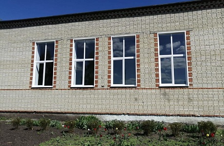 В основной школе села Большой Умыс заменили оконные блоки в спортивном зале  и рекреациях