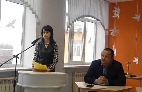 Директор МФЦ Камешкирского района выступила на общешкольном родительском собрании 