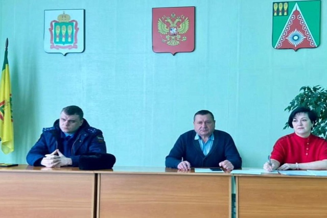 Очередное заседание Комиссии по делам несовершеннолетних и защите их прав Очередное заседание Комиссии по делам несовершеннолетних и защите их прав