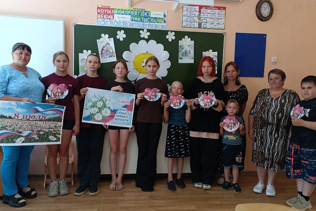 В основной школе села Большой Умыс прошло мероприятие, посвященное Дню семьи, любви и верности