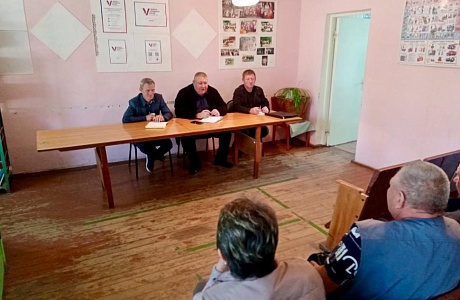Глава Камешкирского района Дмитрий Мануковский встретился с жителями сел Алексеевка, Дубровки и деревни Дмитриевка Глава Камешкирского района Дмитрий Мануковский встретился с жителями сел Алексеевка, Дубровки и деревни Дмитриевка