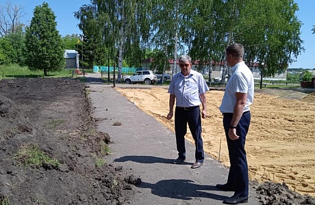 Продолжаются работы по благоустройству общественной территории в с.Чумаево