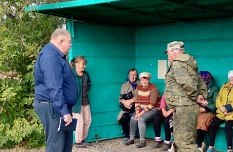 Глава Камешкирского района Дмитрий Мануковский встретился с жителями деревни Тарасовка Чумаевского сельсовета