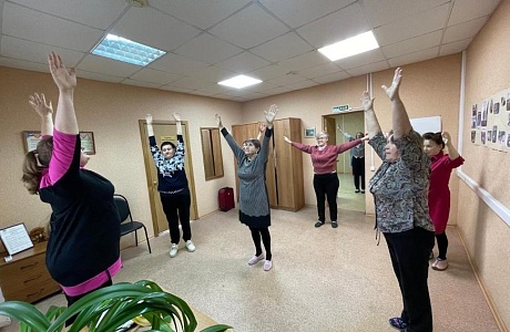 Развлекательная программа "В здоровом теле здоровый дух" в Центре общения старшего поколения «Факел»