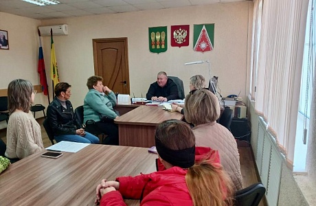 Глава Камешкирского района Дмитрий Мануковский провел личный прием граждан Глава Камешкирского района Дмитрий Мануковский провел личный прием граждан