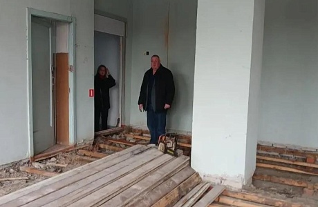 Глава Камешкирского района Дмитрий Мануковский проконтролировал ход начатых работ по ремонту районного Дома культуры