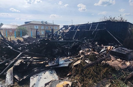 Пожарные локализовали возгорание надворных построек в Камешкире Пожарные локализовали возгорание надворных построек в Камешкире