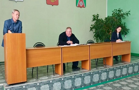 Глава Камешкирского района Дмитрий Мануковский провел оперативное совещание Глава Камешкирского района Дмитрий Мануковский провел оперативное совещание