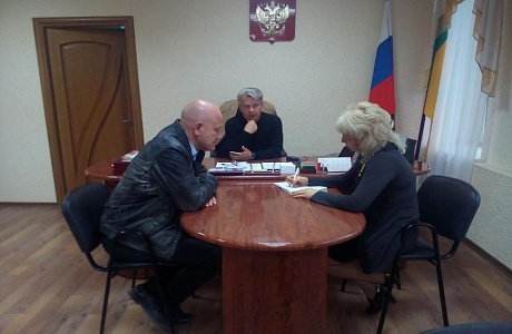 В ходе личного приема предпринимателей Глава администрации Камешкирского района Сергей Хазов встретился с предпринимателем Андреем Трошиным
