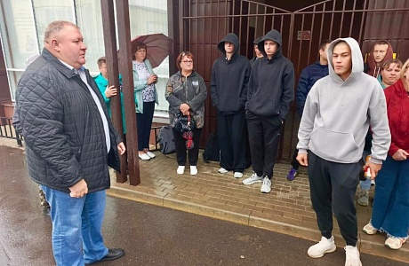  Глава Камешкирского района Дмитрий Мануковский проводил призывников в армию