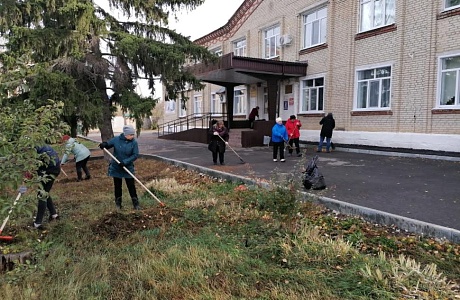 В Камешкирском районе состоялся субботник по благоустройству и санитарной очистке территорий населенных пунктов