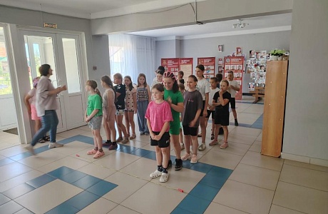 Специалисты Районного Дома культуры провели  спортивную эстафету «Весёлые старты»