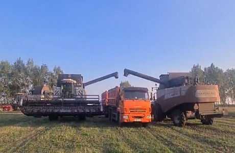 В Камешкирском районе активно ведется уборочная кампания В Камешкирском районе активно ведется уборочная кампания