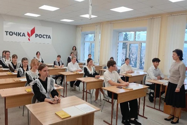 В школах проходит итоговое сочинение