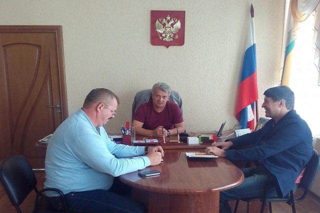 Глава администрации Камешкирского района Сергей Хазов встретился с руководством ООО Агроком-Альянс