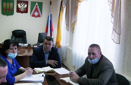 Глава администрации Камешкирского района Павел Мигин провел рабочее совещание