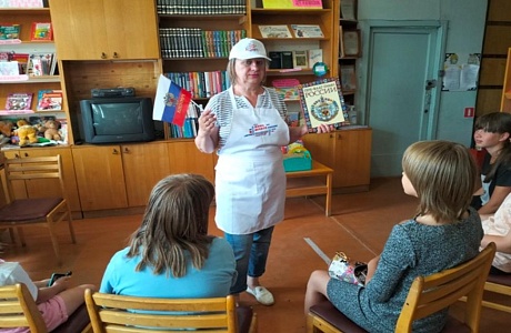В детской библиотеке проведен патриотический час «Флаг России – гордость страны» В детской библиотеке проведен патриотический час «Флаг России – гордость страны»