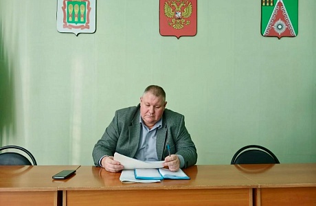 Глава Камешкирского района Дмитрий Мануковский провел оперативное совещание Глава Камешкирского района Дмитрий Мануковский провел оперативное совещание