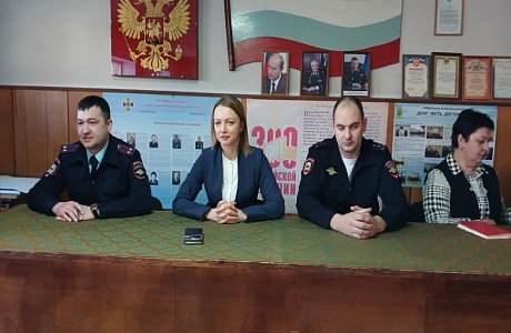 Глава Камешкирского района Ольга Белянина провела встречу с сотрудниками Отделения МВД России по Камешкирскому району Глава Камешкирского района Ольга Белянина провела встречу с сотрудниками Отделения МВД России по Камешкирскому району