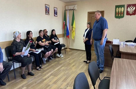 Вручение государственных наград семьям героев и защитнику Родины в Камешкирском районе Вручение государственных наград семьям героев и защитнику Родины в Камешкирском районе